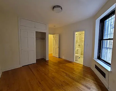 West 93 St  - Photo Thumbnail 3