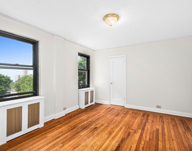 2728 Henry Hudson Parkway East - Photo Thumbnail 0