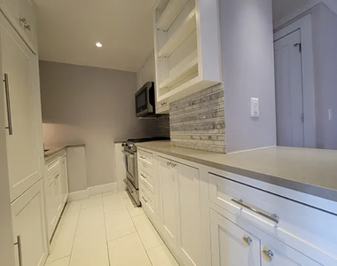 West 93 St  - Photo Thumbnail 4