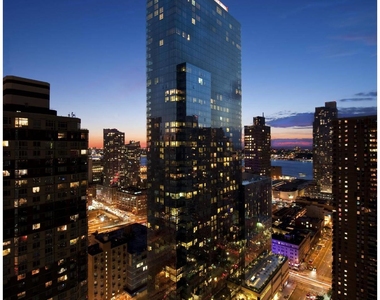 450 West 42nd St - Photo Thumbnail 2