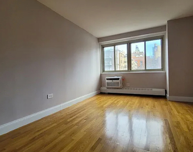 West 92 St  - Photo Thumbnail 1