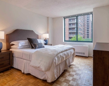 West 95 Street  - Photo Thumbnail 2