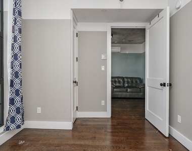 187 Kent Avenue - Photo Thumbnail 9