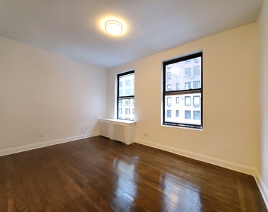 1045 Lexington Avenue - Photo Thumbnail 4