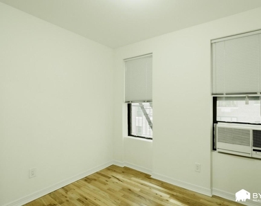 326 East 58th Street - Photo Thumbnail 3