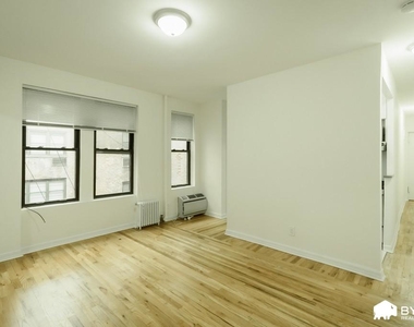 326 East 58th Street - Photo Thumbnail 2