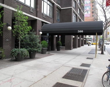 300 East 34th St - Photo Thumbnail 4