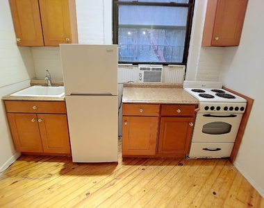 212 East 26th Street - Photo Thumbnail 2