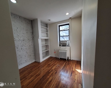 332 West 47th Street - Photo Thumbnail 5