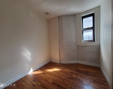 332 West 47th Street - Photo Thumbnail 6