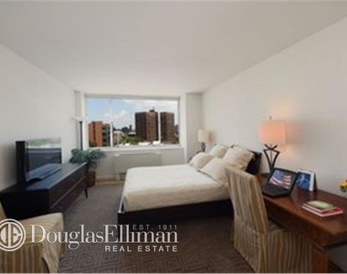 1501 Lexington Avenue - Photo Thumbnail 2