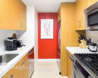 450 West 17th St - Photo Thumbnail 2