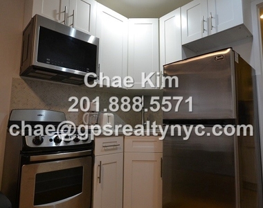 216 East 36th Street - Photo Thumbnail 4