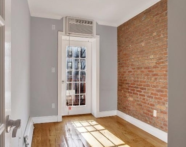 424 E 9th Street - Photo Thumbnail 2