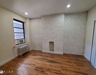 332 West 47th Street - Photo Thumbnail 2