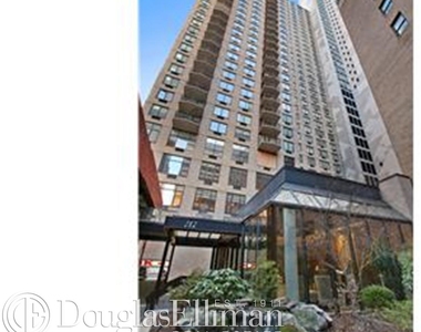 212 East 47th St - Photo Thumbnail 6