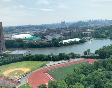 Henry Hudson Parkway West - Photo Thumbnail 3