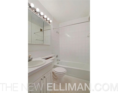 230 West 55th St - Photo Thumbnail 4