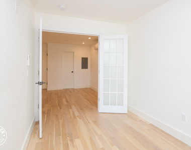 830 St Johns Place - Photo Thumbnail 4