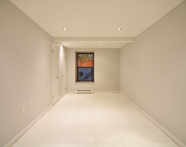 320 Manhattan Avenue - Photo Thumbnail 6