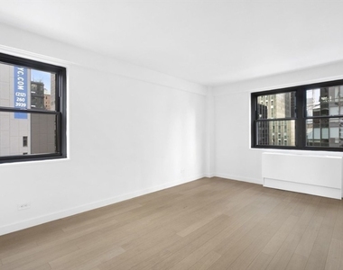 222 East 39th Street - Photo Thumbnail 2