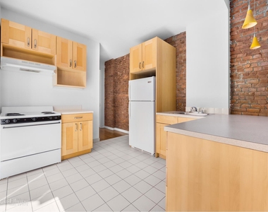 358 West 30th St - Photo Thumbnail 3