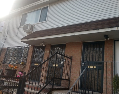 1261 Putnam Ave - Photo Thumbnail 11