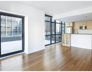 200 East 39th St - Photo Thumbnail 3