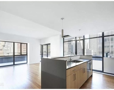 200 East 39th St - Photo Thumbnail 4