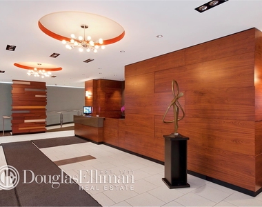 382 Central Park West - Photo Thumbnail 4