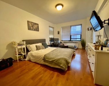 140 East 56 Street - Photo Thumbnail 1