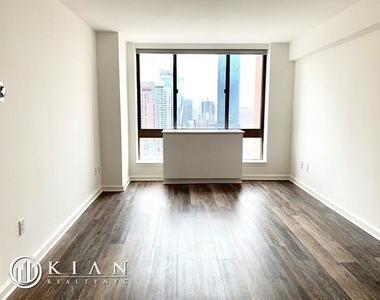 520 West 43rd Street - Photo Thumbnail 4