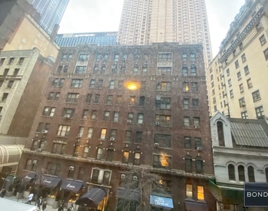 55th & 6th Ave - Midtown - Photo Thumbnail 8