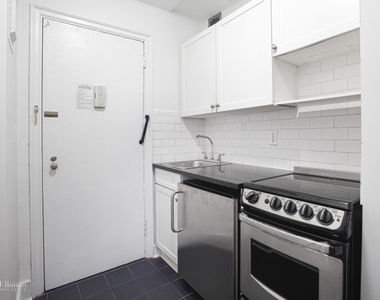 307 East 44th St - Photo Thumbnail 2