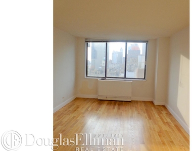 200 East 33rd St - Photo Thumbnail 1