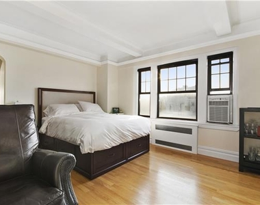 95 Christopher Street - Photo Thumbnail 2