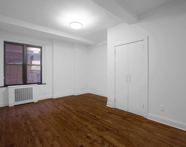 208 West 23rd Street - Photo Thumbnail 1