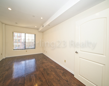 21-29 31st Avenue - Photo Thumbnail 5