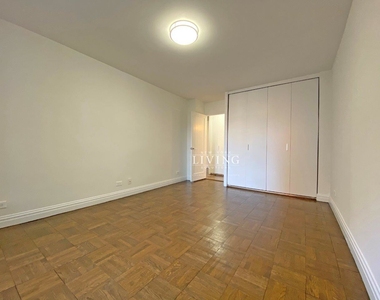  1 month free*Union square/Flat Iron generous size 1 bed in full service building  - Photo Thumbnail 2