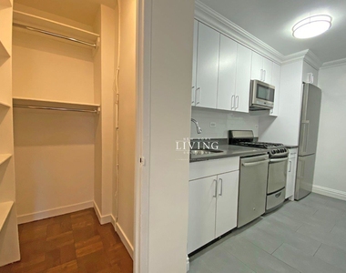  1 month free*Union square/Flat Iron generous size 1 bed in full service building  - Photo Thumbnail 3