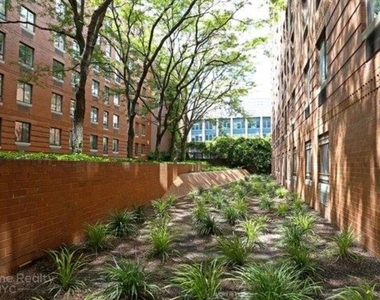 West 53rd - Photo Thumbnail 4