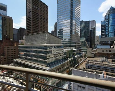 E 59th - Photo Thumbnail 4