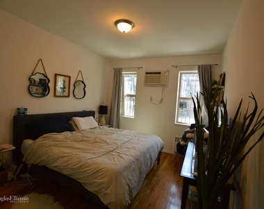 694 Sackett St - Photo Thumbnail 4