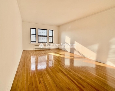 3240 Henry Hudson Parkway East - Photo Thumbnail 2