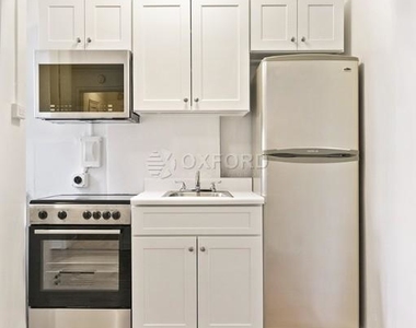 225 West 23rd Street - Photo Thumbnail 4