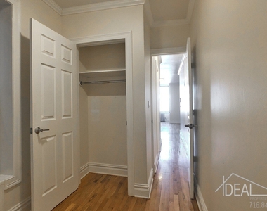 262 Saint James Place - Photo Thumbnail 5