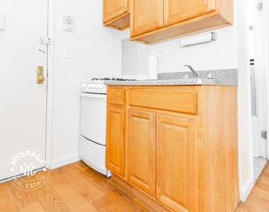 244 Roebling Street - Photo Thumbnail 4