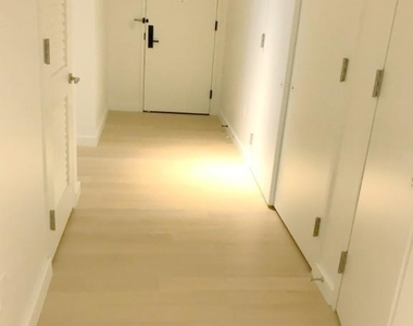 525 West 52nd Street - Photo Thumbnail 9