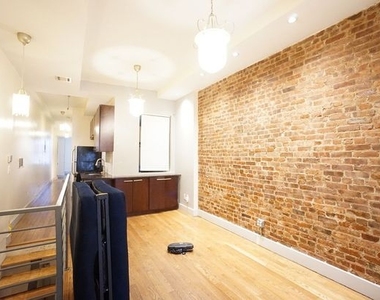 205 Taaffe Pl Brooklyn, NY 11205, USA - Photo Thumbnail 1