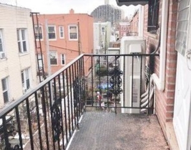 21-20 Hoyt Avenue South - Photo Thumbnail 8